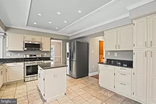 13200 Caroline Ct, Herndon, VA 20171 - Photo 14