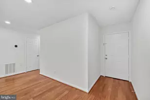 12101 Green Leaf Ct, Fairfax, VA 22033 - Photo 4