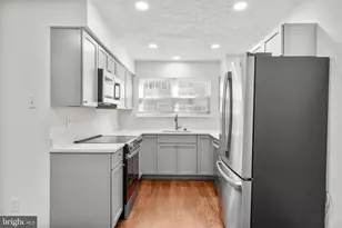 12101 Green Leaf Ct, Fairfax, VA 22033 - Photo 14