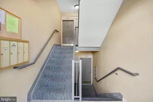 12101 Green Leaf Ct, Fairfax, VA 22033 - Photo 2