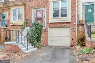 14135 Betsy Ross Ln, Centreville, VA 20121 - Photo 2