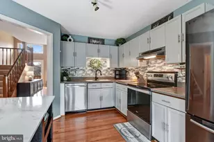 14135 Betsy Ross Ln, Centreville, VA 20121 - Photo 6