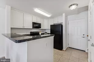 3810 Lightfoot St, Chantilly, VA 20151 - Photo 6