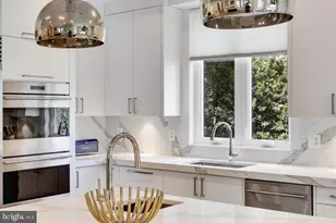 9604 Pembroke Pl, Vienna, VA 22182 - Photo 16