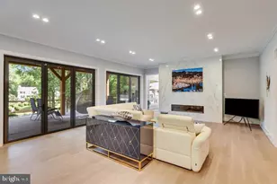 9604 Pembroke Pl, Vienna, VA 22182 - Photo 12