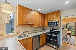 10518 Acacia Ln, Fairfax, VA 22032 - Photo 12