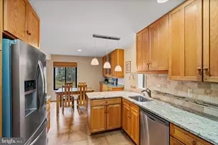 10518 Acacia Ln, Fairfax, VA 22032 - Photo 10