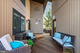 10518 Acacia Ln, Fairfax, VA 22032 - Photo 2