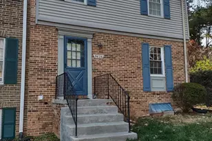 9626 Lindenbrook St, Fairfax, VA 22031 - Photo 1