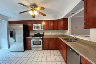 12002 Lisa Marie Ct, Fairfax, VA 22033 - Photo 2