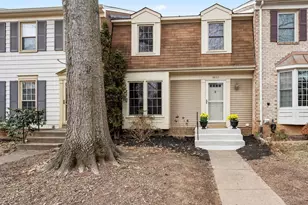 9637 Scotch Haven Dr, Vienna, VA 22181 - Photo 2