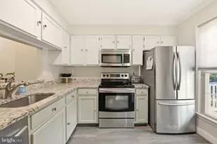 2964 Kings Station Ct, Alexandria, VA 22306 - Photo 4