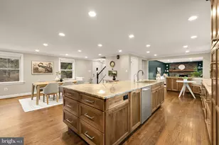 909 Cantle Ln, Great Falls, VA 22066 - Photo 8