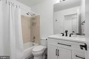 2146 Woodford Rd, Vienna, VA 22182 - Photo 18