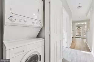 1361 Garden Wall Cir, Reston, VA 20194 - Photo 10