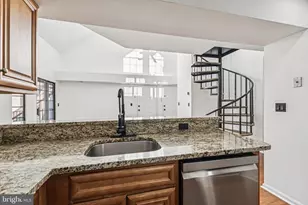 6006 Curtier Dr, Alexandria, VA 22310 - Photo 8