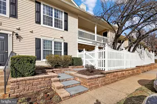 10204 Ashbrooke Ct, Oakton, VA 22124 - Photo 2