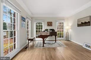 4924 Berkshire Woods Dr, Fairfax, VA 22030 - Photo 8