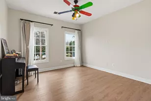 4924 Berkshire Woods Dr, Fairfax, VA 22030 - Photo 34