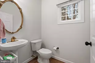 4924 Berkshire Woods Dr, Fairfax, VA 22030 - Photo 38