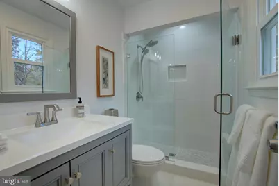 929 Holly Creek Drive, Great Falls, VA 22066 - Photo 14