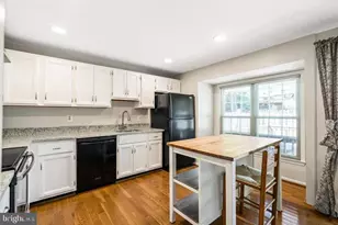 3032 Braxton Wood Ct, Fairfax, VA 22031 - Photo 6