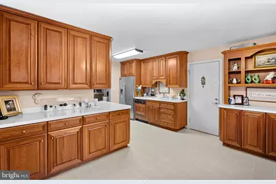 8527 Pappas Way, Annandale, VA 22003 - Photo 22