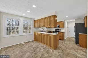 1153 Kettle Pond Ln, Great Falls, VA 22066 - Photo 16