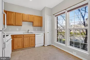 4138 Fountainside Ln, Fairfax, VA 22030 - Photo 8