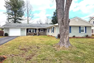 13128 Moss Ranch Ln, Fairfax, VA 22033 - Photo 2