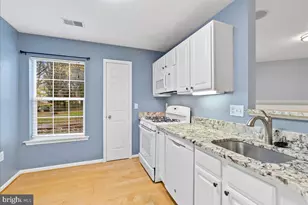 11405 Windleaf Ct, Reston, VA 20194 - Photo 8