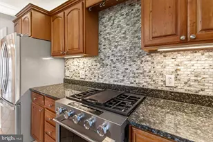 7371 Montcalm Dr, McLean, VA 22102 - Photo 8