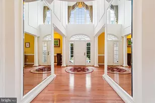 11046 Heathland Dr, Oakton, VA 22124 - Photo 6