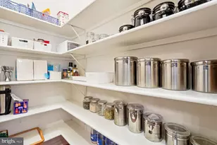 11046 Heathland Dr, Oakton, VA 22124 - Photo 22