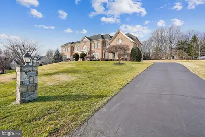 11046 Heathland Drive, Oakton, VA 22124 - Photo 2