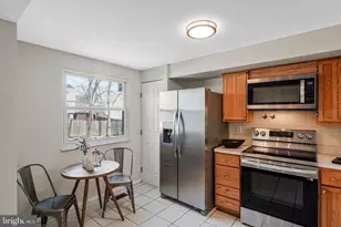 9920 Oakdale Woods Ct, Vienna, VA 22181 - Photo 4