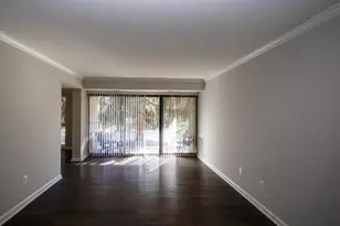 2030 Royal Fern Ct, Reston, VA 20191 - Photo 2