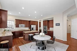 2467 Cypress Green Ln, Herndon, VA 20171 - Photo 32