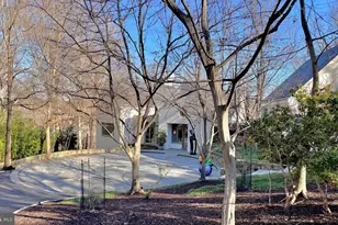 1100 Crest Ln, McLean, VA 22101 - Photo 48