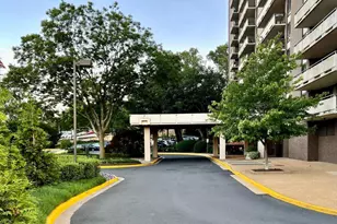 1800 Old Meadow Rd, McLean, VA 22102 - Photo 2