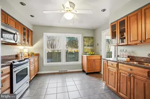 9108 Suede Ct, Fairfax, VA 22031 - Photo 12