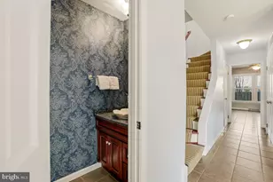 9108 Suede Ct, Fairfax, VA 22031 - Photo 4