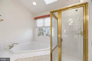 1817 Fallbrook Ln, Vienna, VA 22182 - Photo 24