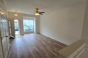 2441 Old Farmhouse Ct, Herndon, VA 20171 - Photo 4