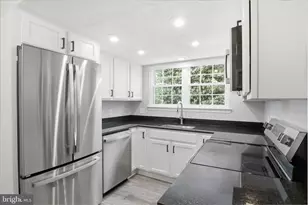 12002 Golf Ridge Ct, Fairfax, VA 22033 - Photo 4