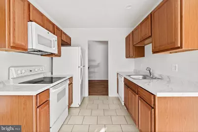 561 Florida Avenue #204, Herndon, VA 20170 - Photo 2