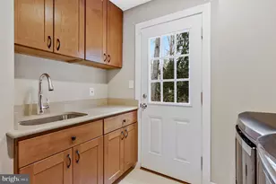 10912 Hunt Club Rd, Reston, VA 20190 - Photo 16