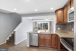 8418 White Feather Ct, Lorton, VA 22079 - Photo 6