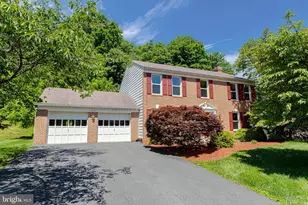 11778 Hollyview Dr, Great Falls, VA 22066 - Photo 1