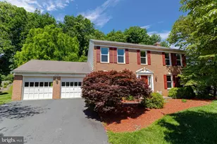 11778 Hollyview Dr, Great Falls, VA 22066 - Photo 2